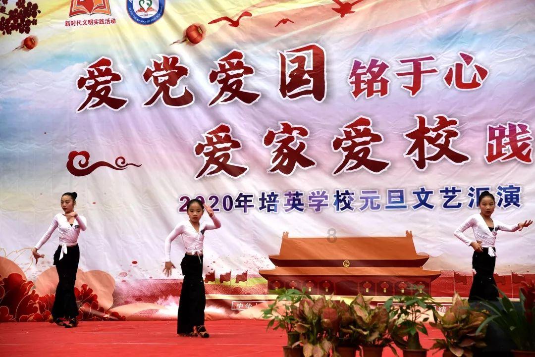 练了半个月腹肌了怎么都没效果游戏画面